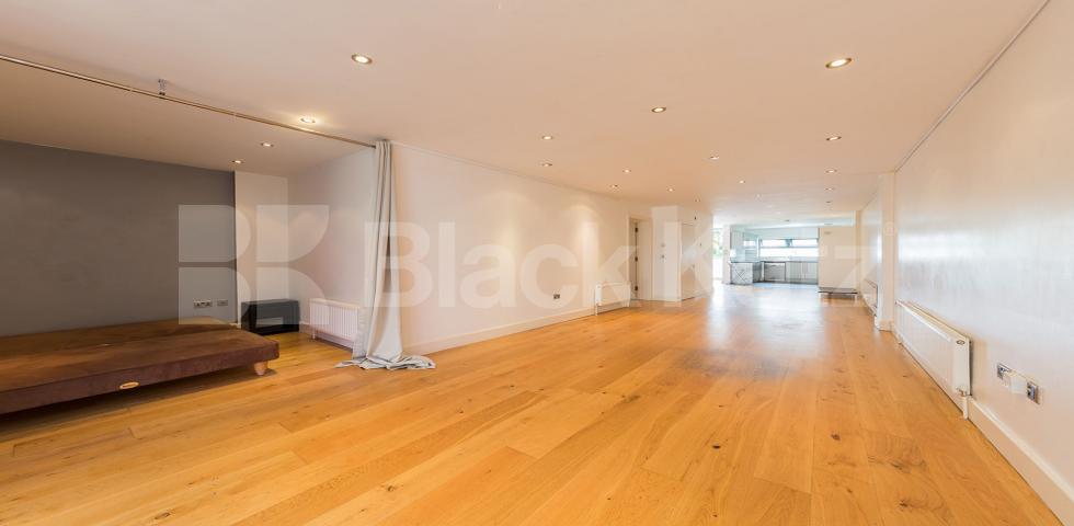 			STUNNING SPACIOUS LIVE WORK STUDIO APARTMENT, 1 Bedroom, 1 bath, 1 reception Flat			 Bethnal Green Road , BETHNAL GREEN-SHOREDITCH 